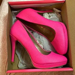 Neon Pink Charlotte Russe Snake Pumps / Heels Size 10 Brand New